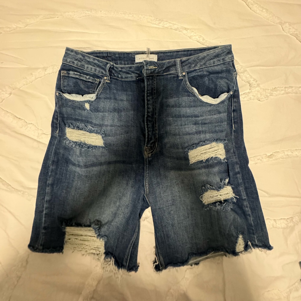 Risen boutique distressed shorts size 2xl 18/20